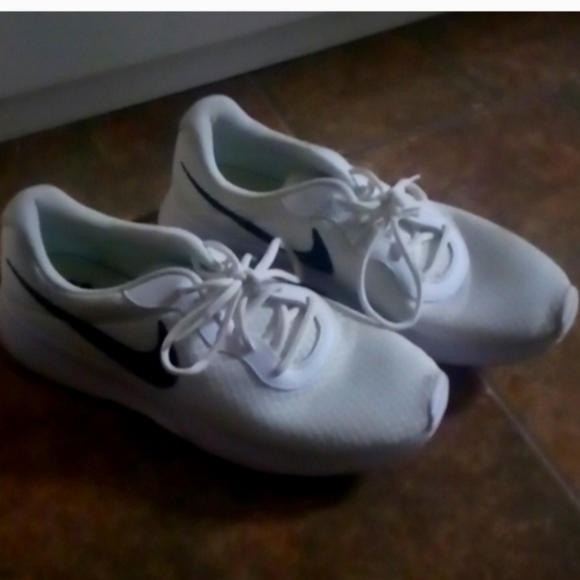 Nike shoes size 8.5 great for school option - Picture 4 of 4
